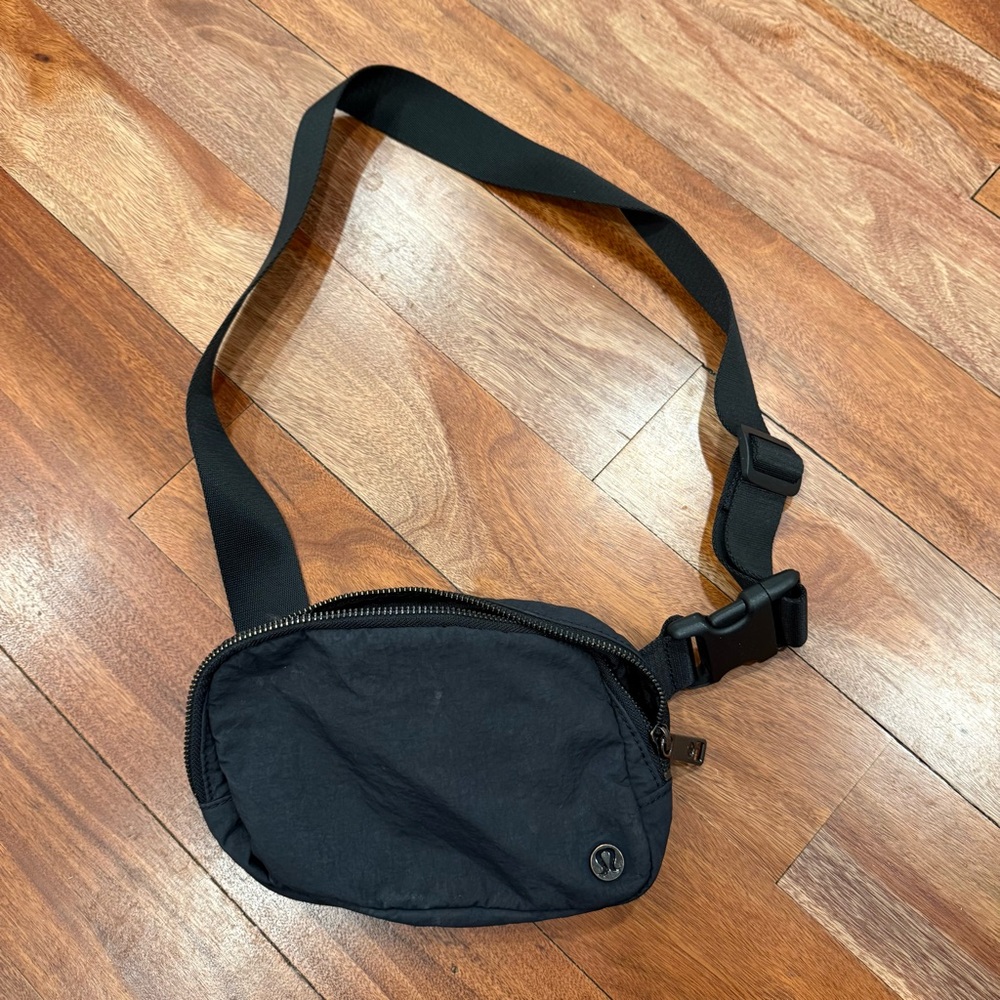 Lululemon Everywhere 1L Belt Bag